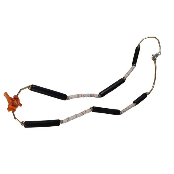 Vintage Coral Shell Necklace, 1990s Necklace, Silver Coral Chip Choker Necklace - Picture 3 of 5